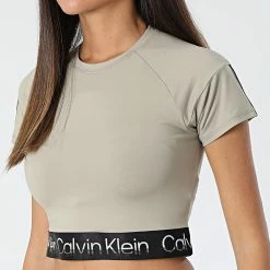 Offres 💯 Tee 👚 Shirt Crop Femme GWF2K102 Beige de Calvin Klein ✨ -France Calvin Klein Soldes 2024 calvin klein 337189 GWF2K102 PAH 20220928T154150 03