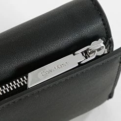 Budget 🔔 Portefeuille Femme CK Must Trifold 8760 Noir de Calvin Klein ⌛ -France Calvin Klein Soldes 2024 calvin klein 337327 K60K607251 BAX 20220928T091107 03