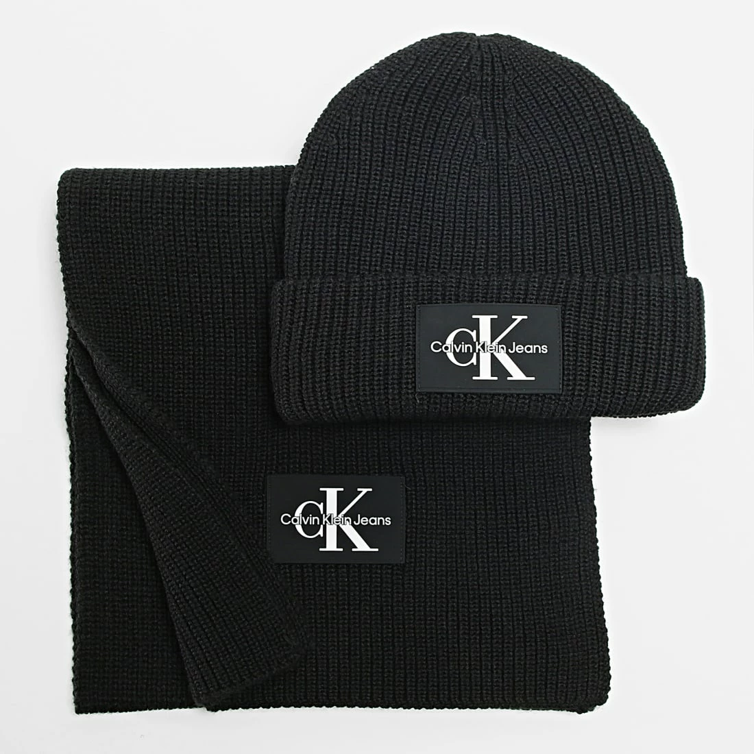 Top 10 😉 Coffret Echarpe Et Bonnet Monologo Patch 9910 Noir de Calvin Klein ⭐ 1 Top 10 😉 Coffret Echarpe Et Bonnet Monologo Patch 9910 Noir de Calvin Klein ⭐