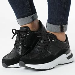 De gros 🧨 Baskets Femme Elevated Runner Lace Up 1336 Black de Calvin Klein ⭐