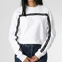 De gros 😉 Sweat Crewneck A Bandes Femme Crop GWF2W300 Blanc de Calvin Klein 🔥