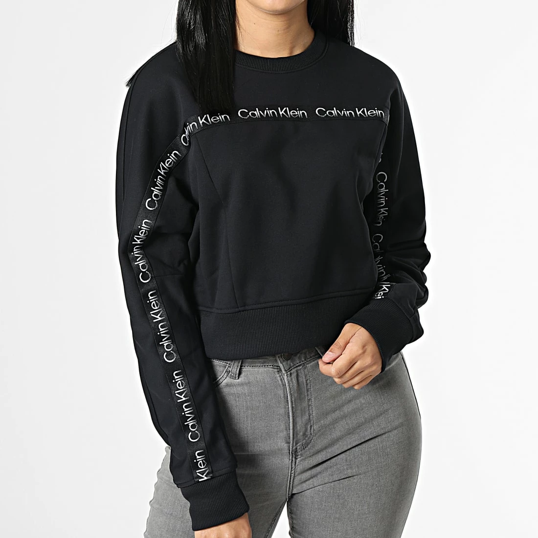 Bon marché ✔️ Sweat Crewneck A Bandes Femme Crop GWF2W300 Noir de Calvin Klein ⭐ 1 Bon marché ✔️ Sweat Crewneck A Bandes Femme Crop GWF2W300 Noir de Calvin Klein ⭐