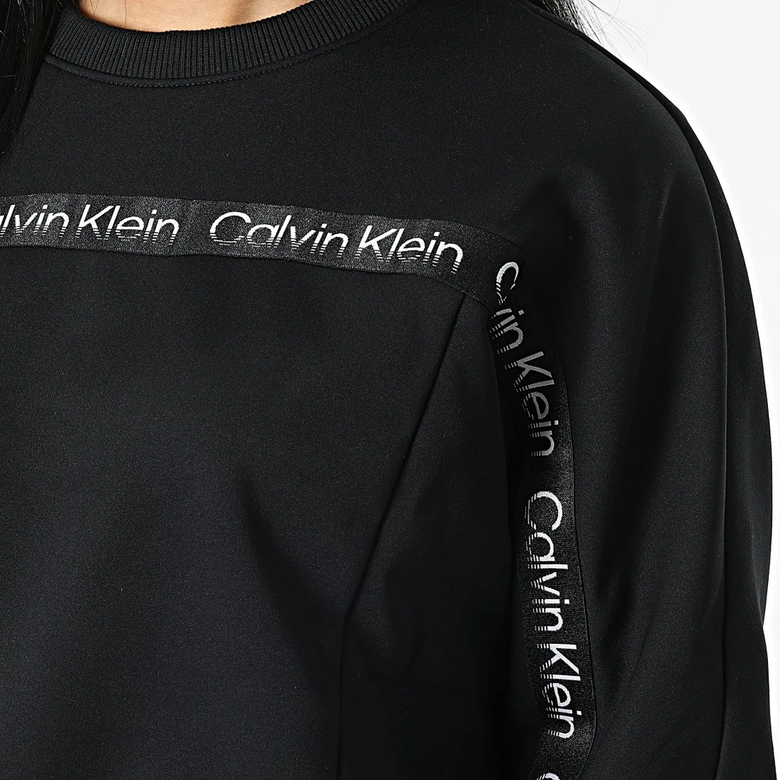 Bon marché ✔️ Sweat Crewneck A Bandes Femme Crop GWF2W300 Noir de Calvin Klein ⭐ 2 Bon marché ✔️ Sweat Crewneck A Bandes Femme Crop GWF2W300 Noir de Calvin Klein ⭐ – Image 2