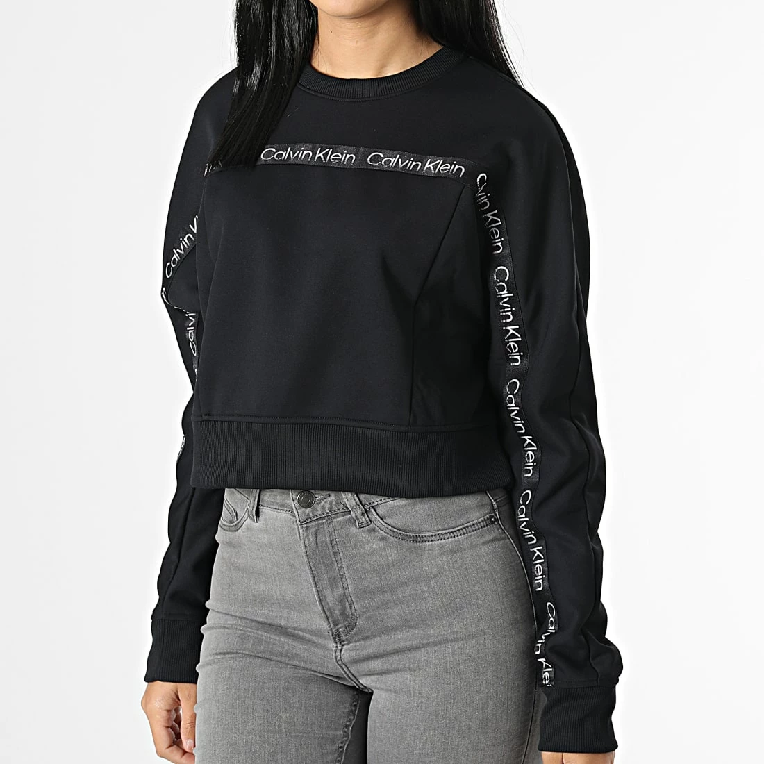 Bon marché ✔️ Sweat Crewneck A Bandes Femme Crop GWF2W300 Noir de Calvin Klein ⭐ 3 Bon marché ✔️ Sweat Crewneck A Bandes Femme Crop GWF2W300 Noir de Calvin Klein ⭐ – Image 3