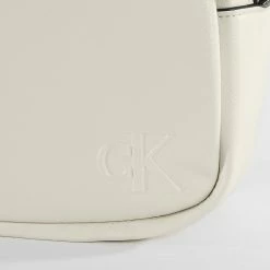 Remise 💯 Sac A Main Femme Ultralight 0057 Beige de Calvin Klein 🥰 6 Remise 💯 Sac A Main Femme Ultralight 0057 Beige de Calvin Klein 🥰 -France Calvin Klein Soldes 2024 calvin klein 338511 K60K610057 ACF 20221011T152022 03