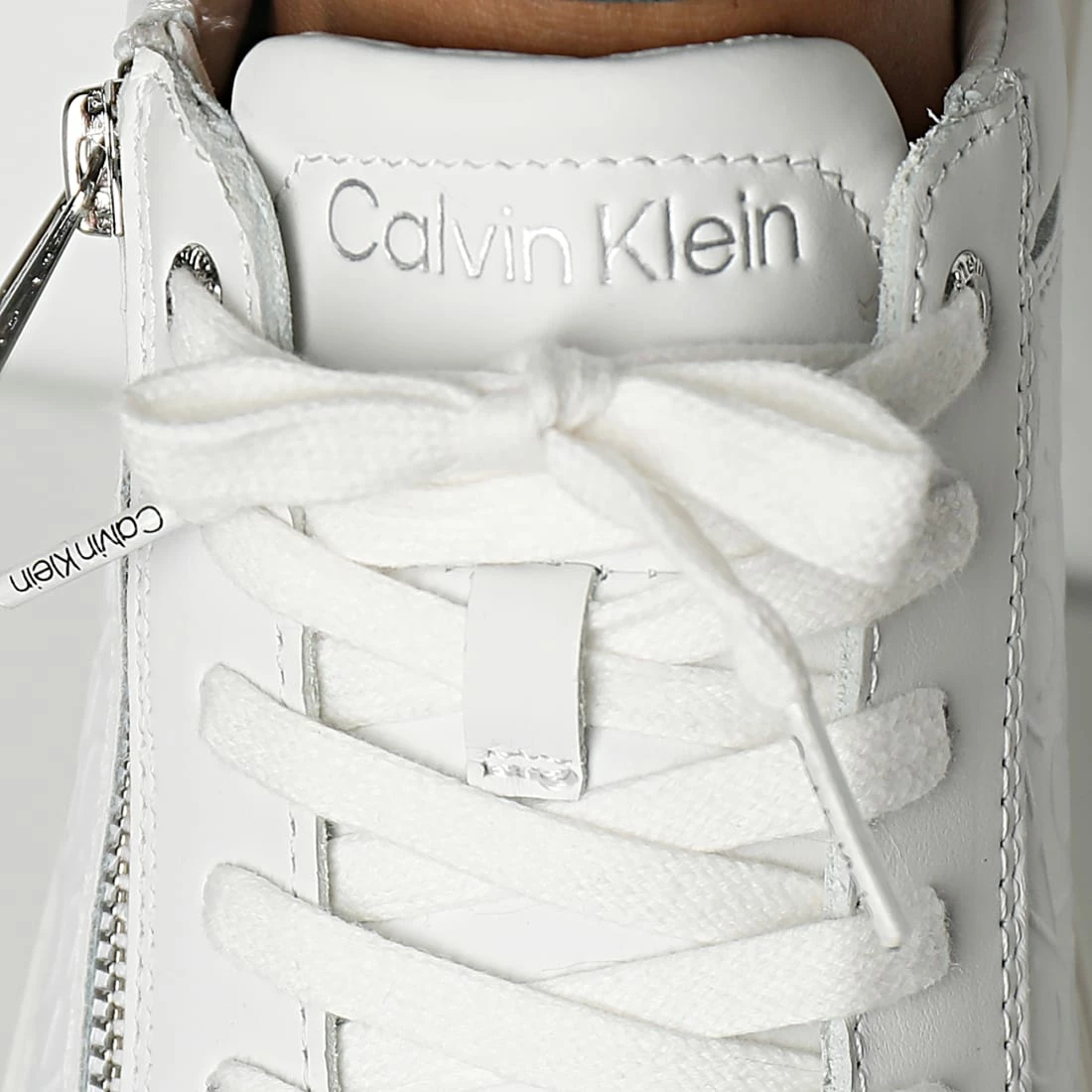Tout neuf ⌛ Baskets Low Top Lace Up Zip Mono 0813 White de Calvin Klein 🔔 3 Tout neuf ⌛ Baskets Low Top Lace Up Zip Mono 0813 White de Calvin Klein 🔔 – Image 3