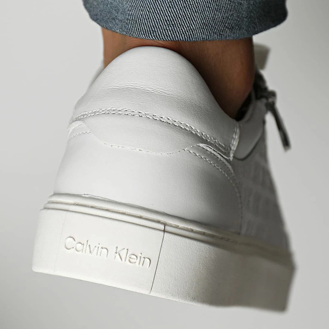 Tout neuf ⌛ Baskets Low Top Lace Up Zip Mono 0813 White de Calvin Klein 🔔 4 Tout neuf ⌛ Baskets Low Top Lace Up Zip Mono 0813 White de Calvin Klein 🔔 – Image 4