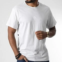 Bon marché 🧨 Tee 👕 Shirt 2189 Gris Clair de Calvin Klein 👏 -France Calvin Klein Soldes 2024 calvin klein 339221 J30J322189 PRF 20221024T151143 03