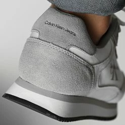 Le moins cher ⭐ Baskets Retro Runner Laceup Low White Mercury Grey de Calvin Klein 🎁 -France Calvin Klein Soldes 2024 calvin klein 340391 YM0YM00508 0K4 20221003T152338 04