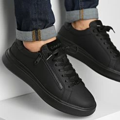 Sortie ⭐ Baskets Low Top Lace Up Zip 0746 Triple Black de Calvin Klein 🛒