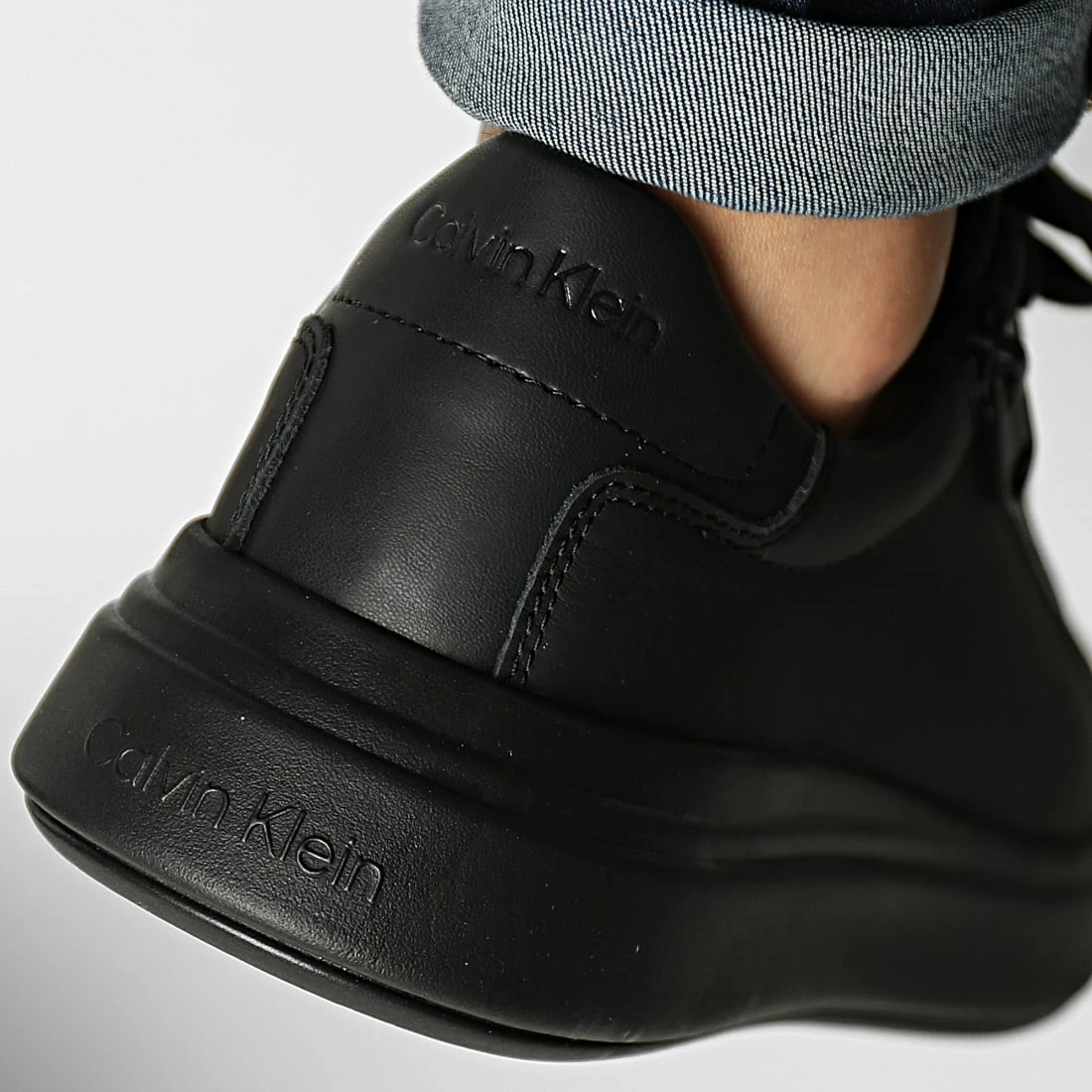 Sortie ⭐ Baskets Low Top Lace Up Zip 0746 Triple Black de Calvin Klein 🛒 4 Sortie ⭐ Baskets Low Top Lace Up Zip 0746 Triple Black de Calvin Klein 🛒 – Image 4