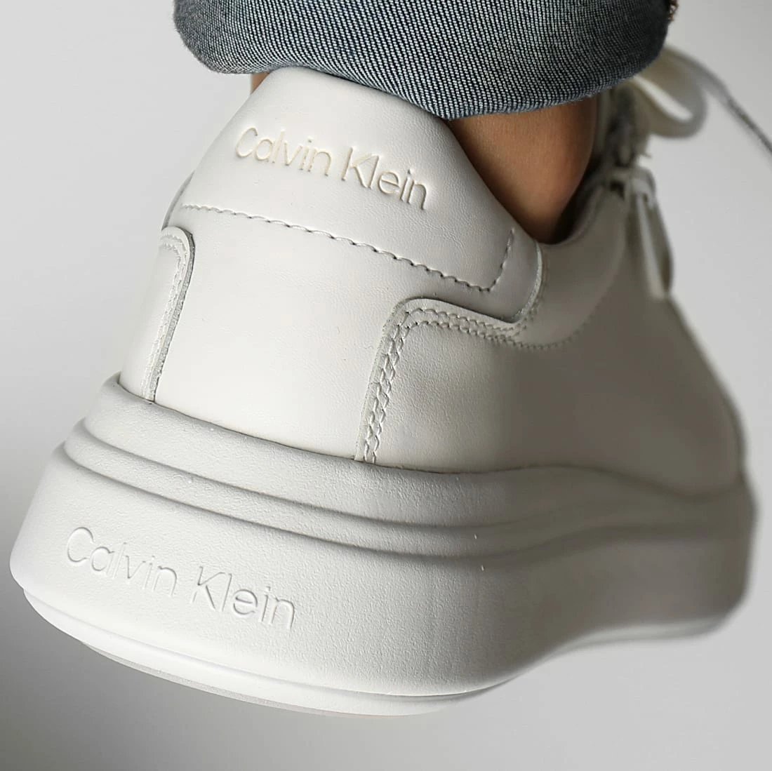 Promo 🎁 Baskets Low Top Lace Up Zip 0746 Triple White de Calvin Klein ❤️ 4 Promo 🎁 Baskets Low Top Lace Up Zip 0746 Triple White de Calvin Klein ❤️ – Image 4