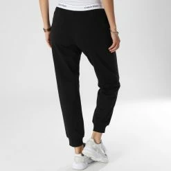 Promo 🤩 Pantalon Jogging Femme QS6872E Noir de Calvin Klein 🌟 -France Calvin Klein Soldes 2024 calvin klein 341322 QS6872E UB1 20221110T144657 04