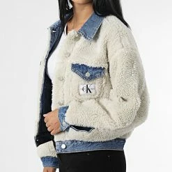 Sortie ❤️ Veste Jean Polaire Réversible Femme Crop 9349 Denim Blanc de Calvin Klein ⌛ -France Calvin Klein Soldes 2024 calvin klein 341862 J20J219349 1AA 20221031T143506 05