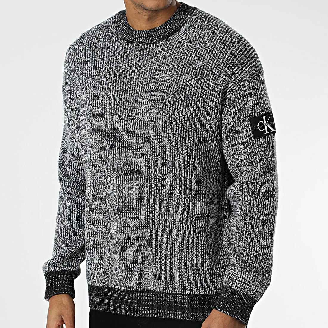 Promo 🎁 Pull Badge Plated 1685 Noir Chiné de Calvin Klein ✔️ 1 Promo 🎁 Pull Badge Plated 1685 Noir Chiné de Calvin Klein ✔️