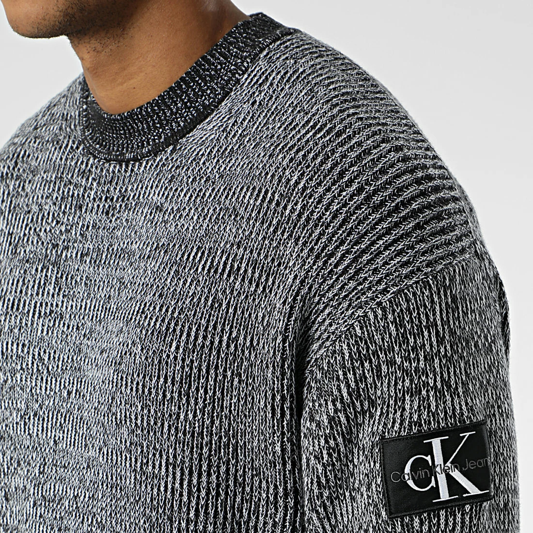 Promo 🎁 Pull Badge Plated 1685 Noir Chiné de Calvin Klein ✔️ 2 Promo 🎁 Pull Badge Plated 1685 Noir Chiné de Calvin Klein ✔️ – Image 2