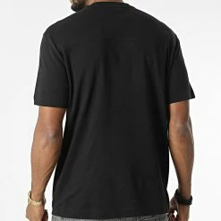 Meilleure affaire 😉 Tee 👚 Shirt Large Debossed 9900 Noir de Calvin Klein 😉 -France Calvin Klein Soldes 2024 calvin klein 342879 K10K109900 BEH 20221020T111823 04