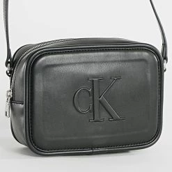 De gros ✨ Sac A Main Femme Sculpted Camera Bag 0309 Noir de Calvin Klein 👍