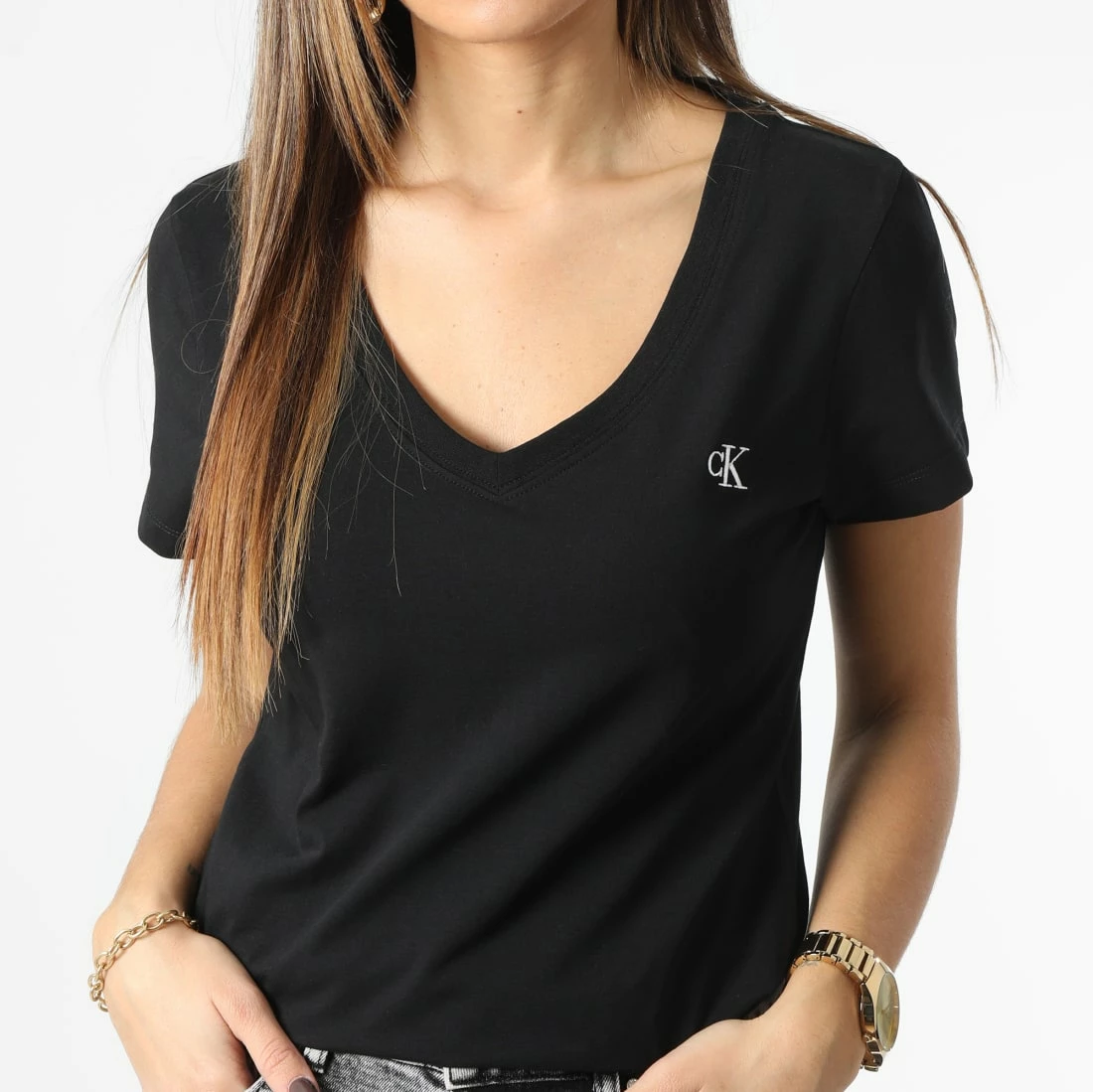 Coupon ✨ Tee 👚 Shirt Slim Femme Col V Embroidery Stretch 3716 Noir de Calvin Klein ⌛ 3 Coupon ✨ Tee 👚 Shirt Slim Femme Col V Embroidery Stretch 3716 Noir de Calvin Klein ⌛ – Image 3