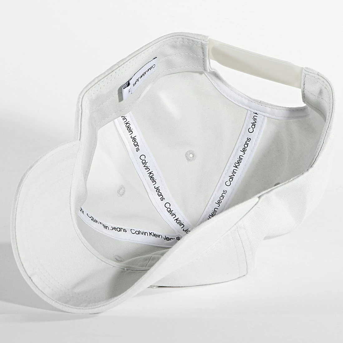 Remise ⭐ Casquette Mono Neutral 9904 Gris de Calvin Klein 🔥 4 Remise ⭐ Casquette Mono Neutral 9904 Gris de Calvin Klein 🔥 – Image 4