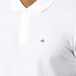 Meilleure affaire 😉 Polo Manches Courtes Logo Refined Pique 2964 Beige Clair de Calvin Klein 💯 -France Calvin Klein Soldes 2024 calvin klein 344705 K10K102964 105 20221025T152034 02