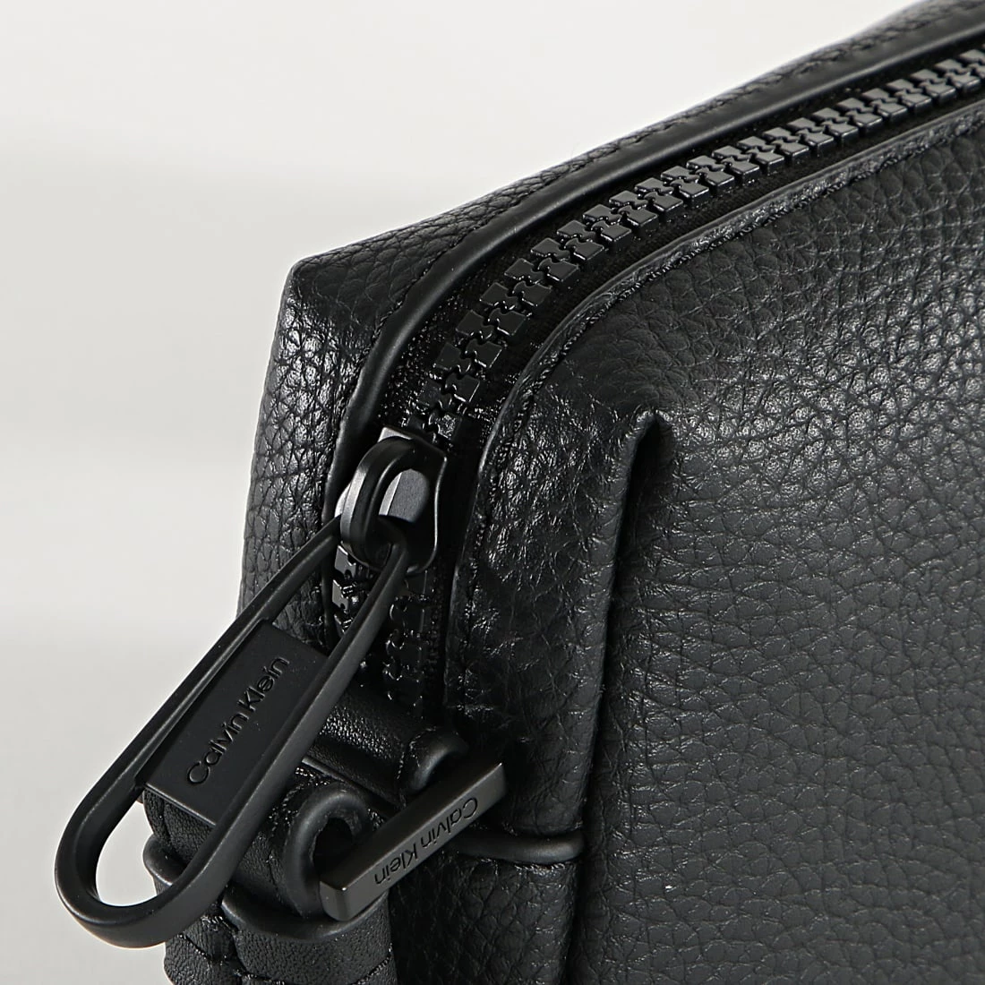 Grosses soldes 👍 Sac A Main Femme CK Must 8766 Noir de Calvin Klein ✔️ 3 Grosses soldes 👍 Sac A Main Femme CK Must 8766 Noir de Calvin Klein ✔️ – Image 3