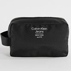 Meilleure affaire ❤️ Trousse De Toilette Sport Essential 0144 Noir de Calvin Klein 🤩