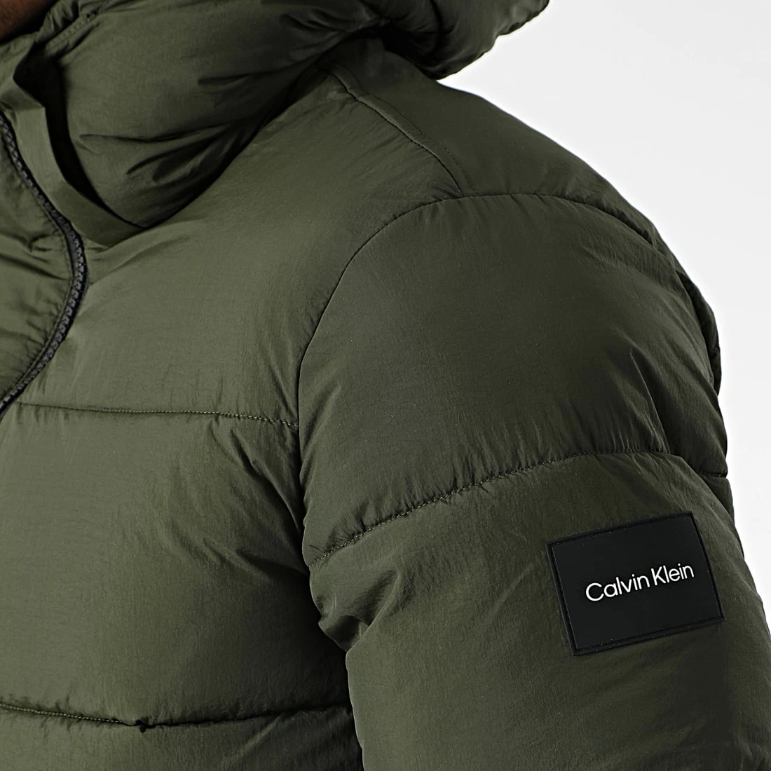 Coupon ✨ Doudoune Capuche Crinkle Nylon Puffer 0336 Vert Kaki de Calvin Klein 👏 2 Coupon ✨ Doudoune Capuche Crinkle Nylon Puffer 0336 Vert Kaki de Calvin Klein 👏 – Image 2