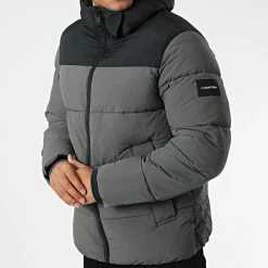 Tout neuf ❤️ Doudoune Capuche Crinkle Nylon Color 0337 Gris Noir de Calvin Klein 🌟 -France Calvin Klein Soldes 2024 calvin klein 345232 K10K110337 PTR 20221027T152412 03