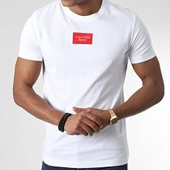 Grosses soldes 💯 Tee 👚 Shirt Small Center Box 2510 Blanc de Calvin Klein 💯 -France Calvin Klein Soldes 2024 calvin klein 345397 J30J322510 YAF 20221025T155300 03