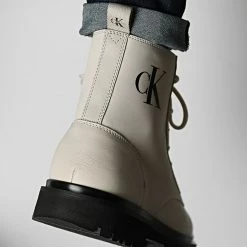 Nouveau 🔔 Boots Lug Lace Up 0562 Eggshell de Calvin Klein 🔥 -France Calvin Klein Soldes 2024 calvin klein 345462 YM0YM00562 0GD 20221103T155303 04