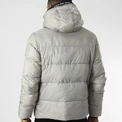 Remise 🎁 Doudoune Capuche Logo Tape Padded 0922 Gris de Calvin Klein 😀 7 Remise 🎁 Doudoune Capuche Logo Tape Padded 0922 Gris de Calvin Klein 😀 -France Calvin Klein Soldes 2024 calvin klein 345574 J30J320922 PQY 20221027T152901 04