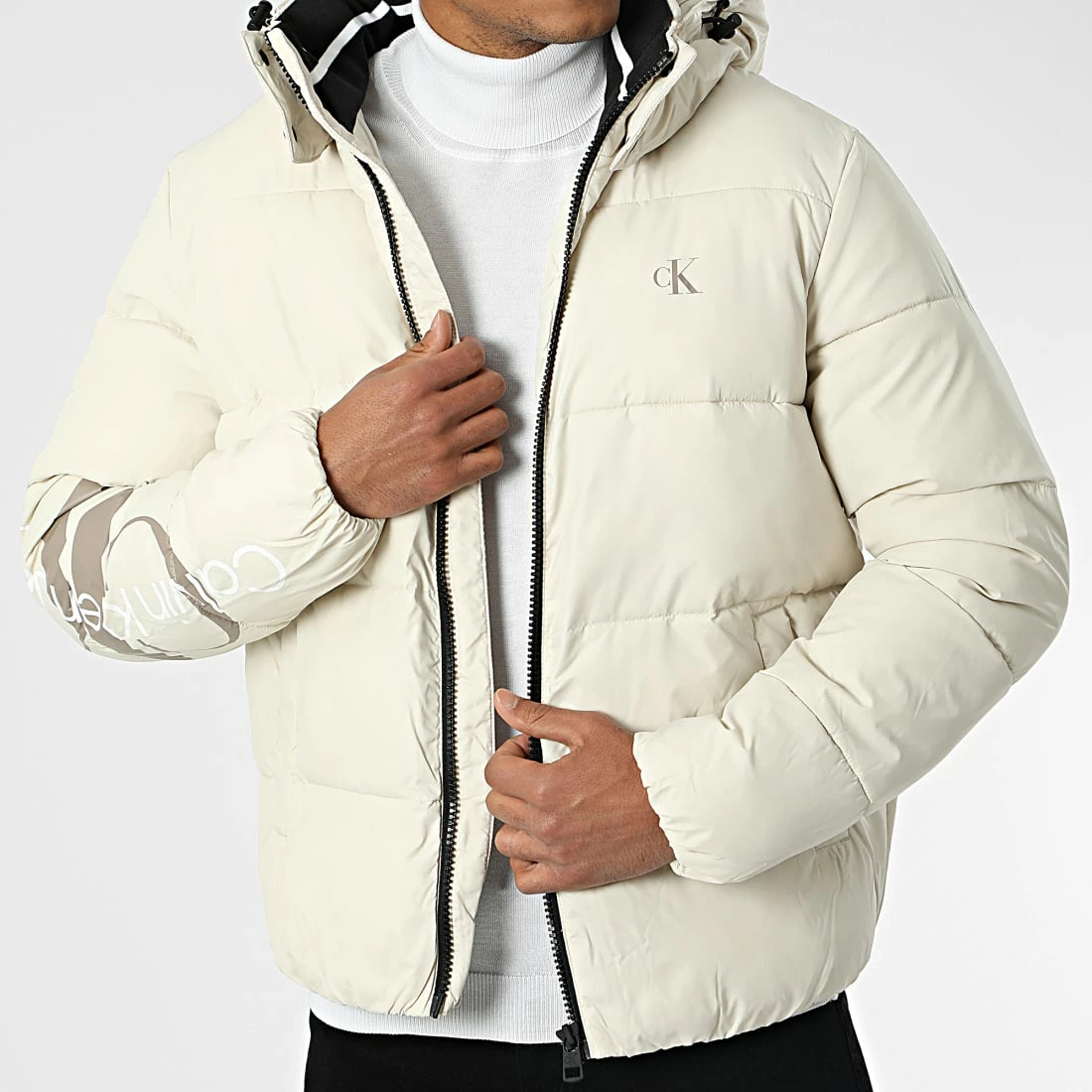 Meilleur prix 🔥 Doudoune Capuche Essential Non Down 9057 Beige de Calvin Klein 🔔 1 Meilleur prix 🔥 Doudoune Capuche Essential Non Down 9057 Beige de Calvin Klein 🔔