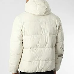 Meilleur prix 🔥 Doudoune Capuche Essential Non Down 9057 Beige de Calvin Klein 🔔 7 Meilleur prix 🔥 Doudoune Capuche Essential Non Down 9057 Beige de Calvin Klein 🔔 -France Calvin Klein Soldes 2024 calvin klein 345575 J30J319057 ACF 20221027T153013 04