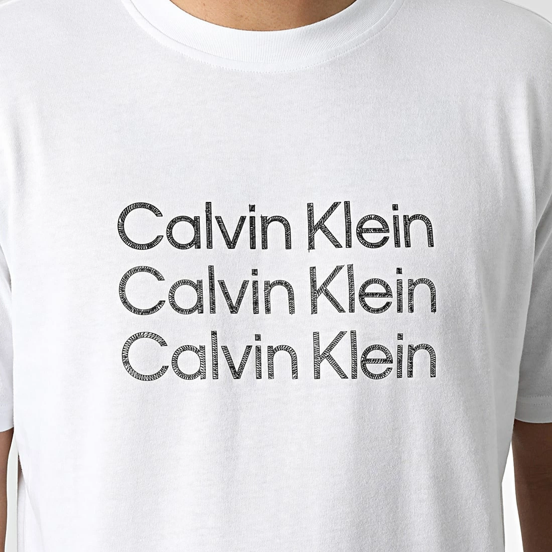 Offres 🔔 Tee 👕 Shirt GMF2K112 Blanc de Calvin Klein ✨ 2 Offres 🔔 Tee 👕 Shirt GMF2K112 Blanc de Calvin Klein ✨ – Image 2