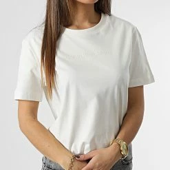 Vente flash ✔️ Tee 👕 Shirt Femme 0284 Beige de Calvin Klein 🤩 -France Calvin Klein Soldes 2024 calvin klein 345671 J20J220284 YBI 20221114T122459 03