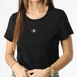 Tout neuf 💯 Tee 👚 Shirt Femme 0300 Noir de Calvin Klein 🤩 -France Calvin Klein Soldes 2024 calvin klein 345684 J20J220300 BEH 20221115T155536 03