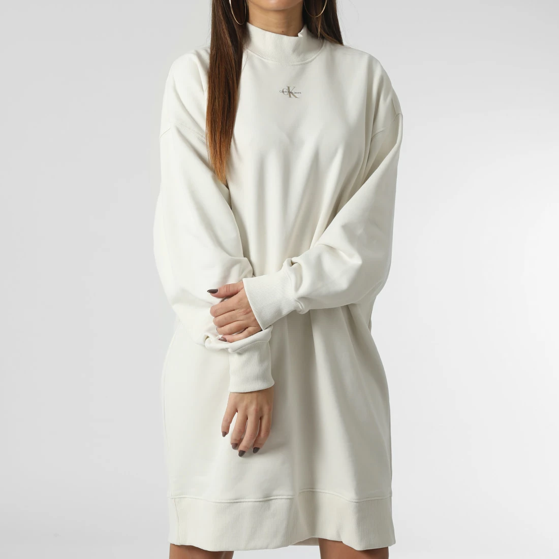 De gros 🛒 Sweat Crewneck Long 0412 Beige de Calvin Klein 💯 1 De gros 🛒 Sweat Crewneck Long 0412 Beige de Calvin Klein 💯