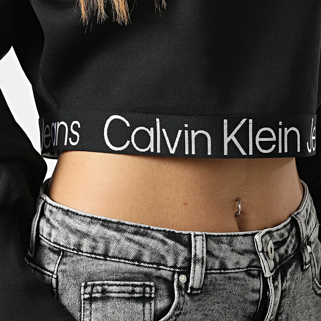 Le moins cher 🔔 Sweat Col Roulé Crop Femme 0436 Noir de Calvin Klein 💯 2 Le moins cher 🔔 Sweat Col Roulé Crop Femme 0436 Noir de Calvin Klein 💯 – Image 2
