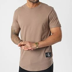 Offres 🥰 Tee 👕 Shirt Oversize 5319 Marron de Calvin Klein 🔥 -France Calvin Klein Soldes 2024 calvin klein 345703 J30J315319 GVE 20221104T142935 03