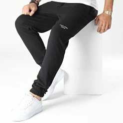 Le moins cher 😍 Pantalon Jogging 0590 Noir de Calvin Klein ⌛ 6 Le moins cher 😍 Pantalon Jogging 0590 Noir de Calvin Klein ⌛ -France Calvin Klein Soldes 2024 calvin klein 345706 J30J320590 BEH 20221108T150236 03