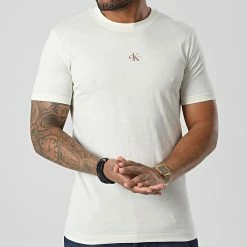 Bon marché ❤️ Tee 👚 Shirt 2466 Beige de Calvin Klein ✨ -France Calvin Klein Soldes 2024 calvin klein 345719 J30J322466 YBI 20221104T144319 03