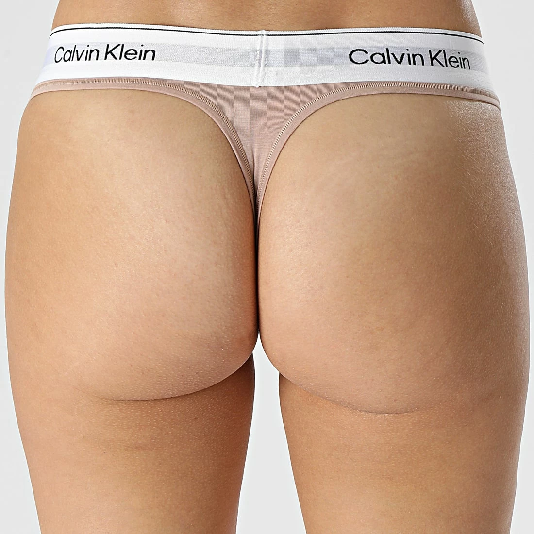Grosses soldes ❤️ String Femme QF7050E Beige de Calvin Klein ⭐ 2 Grosses soldes ❤️ String Femme QF7050E Beige de Calvin Klein ⭐ – Image 2