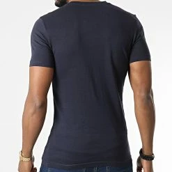 Meilleur prix 🧨 Tee 👚 Shirt Institutional 2552 Bleu Marine de Calvin Klein 🛒 -France Calvin Klein Soldes 2024 calvin klein 346148 J30J322552 CHW 20221031T144656 04