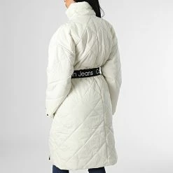 Offres 👍 Doudoune Longue Femme 0334 Beige de Calvin Klein 👍 7 Offres 👍 Doudoune Longue Femme 0334 Beige de Calvin Klein 👍 -France Calvin Klein Soldes 2024 calvin klein 346212 J20J220334 YBI 20221108T141029 04