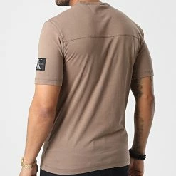 Budget ⭐ Tee 👚 Shirt 4051 Marron de Calvin Klein ⌛ -France Calvin Klein Soldes 2024 calvin klein 346522 J30J314051 GVE 20221104T143015 04