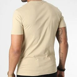 Tout neuf 😍 Tee 👕 Shirt Cotton Front Logo 3078 Sable de Calvin Klein 👏 -France Calvin Klein Soldes 2024 calvin klein 347037 K10K103078 PF2 20221110T150630 04