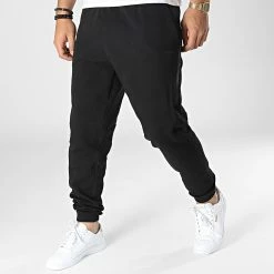 Meilleure affaire 🛒 Pantalon Jogging Logo Tape 0820 Noir de Calvin Klein 🌟