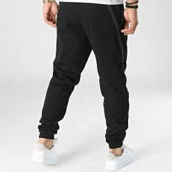 Meilleure affaire 🛒 Pantalon Jogging Logo Tape 0820 Noir de Calvin Klein 🌟 -France Calvin Klein Soldes 2024 calvin klein 347043 K10K110820 BEH 20221124T091643 04