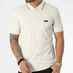 Promo 🔔 Polo A Manches Courtes Stretch Pique Tipping 0596 Beige de Calvin Klein 🤩